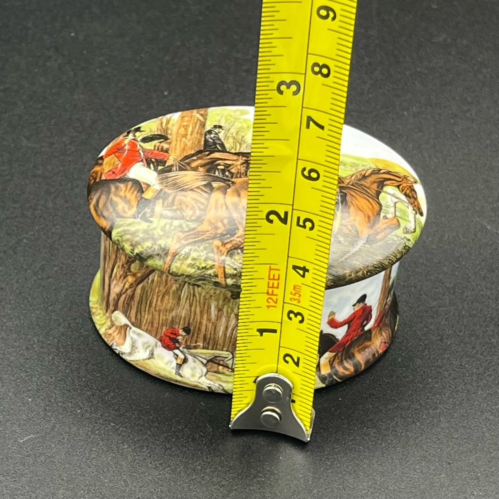Vintage Newhall Staffordshire bone china trinket box featuring a hunting scene. - Picture 12 of 13